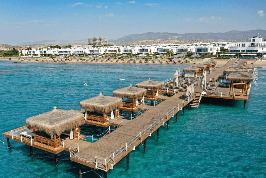 Kuzey Kıbrıs’ta Hangi Bölgeler Tatilciler ve Avrupalı Emekliler İçin Öne Çıkıyor?